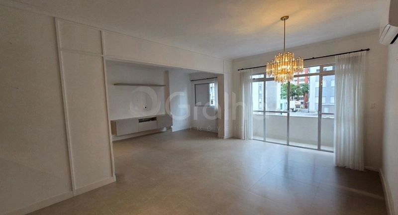 Apartamento com 2 dormitórios, sendo 1 suíte, na Agronômica: 2ª foto da galeria de imagens do imóvel