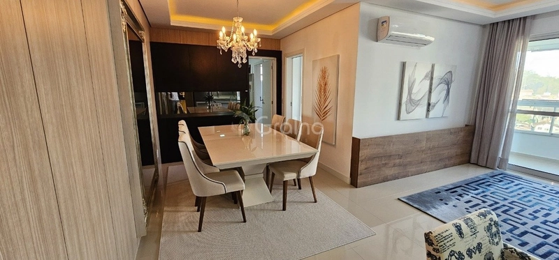 Apartamento com 2 suítes na Agronômica