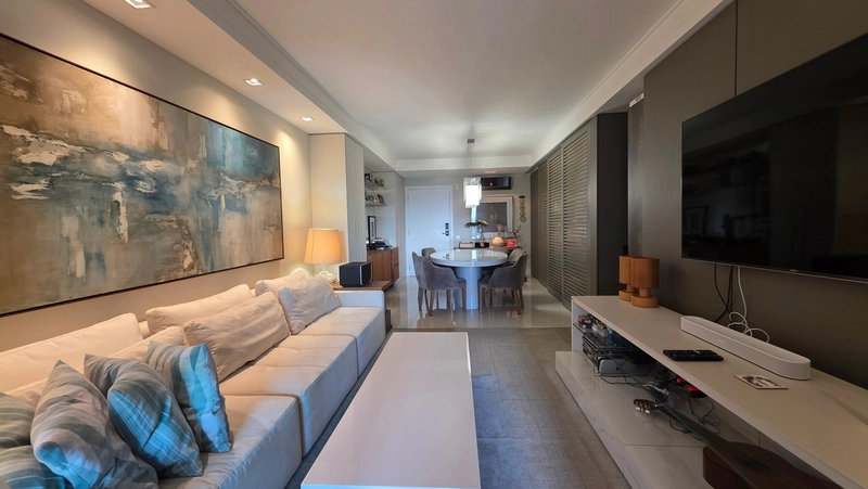 Apartamento com 3 dormitórios, sendo 1 suíte, na Agronômica
