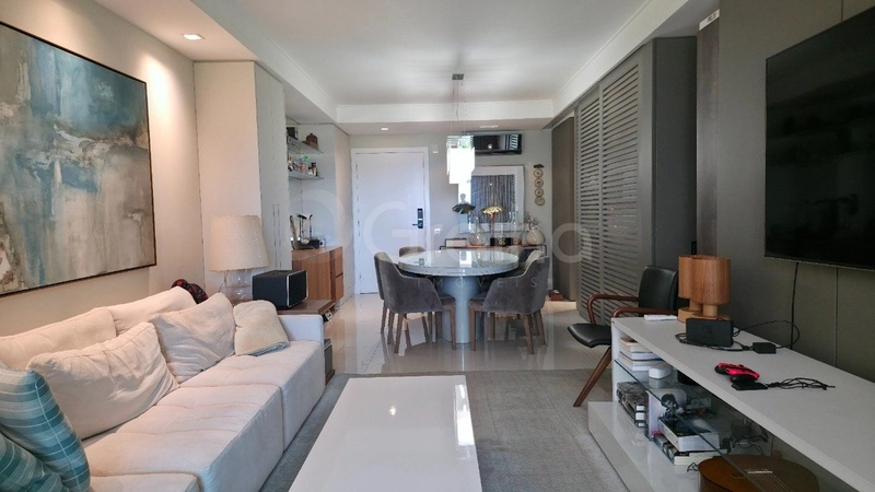 Apartamento com 3 dormitórios, sendo 1 suíte, na Agronômica