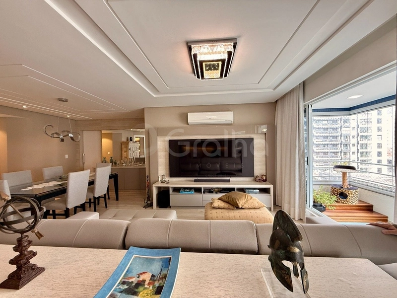 Apartamento com 4 dormitórios, sendo 1 suíte, no Centro: 2ª foto da galeria de imagens do imóvel