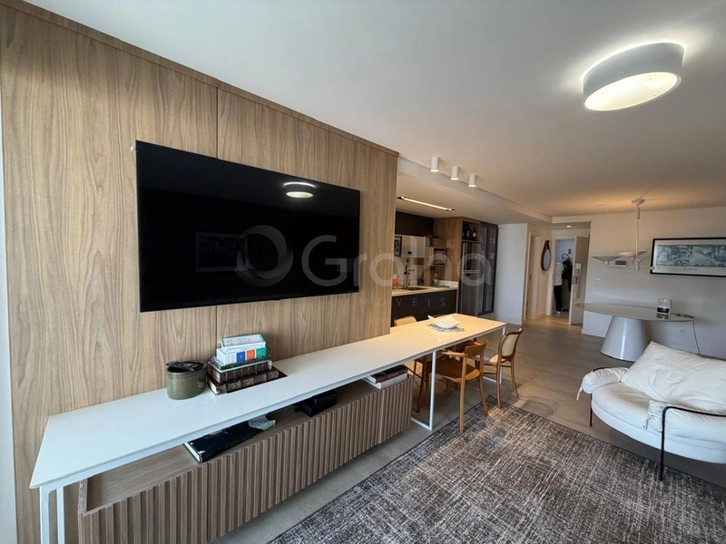Apartamento com 3 dormitórios, sendo 2 suítes, em Jurerê