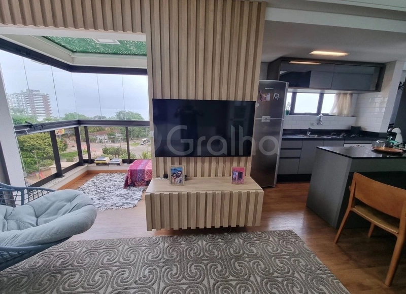 Apartamento com 2 dormitórios, sendo 1 suíte, na Agronômica: 2ª foto da galeria de imagens do imóvel