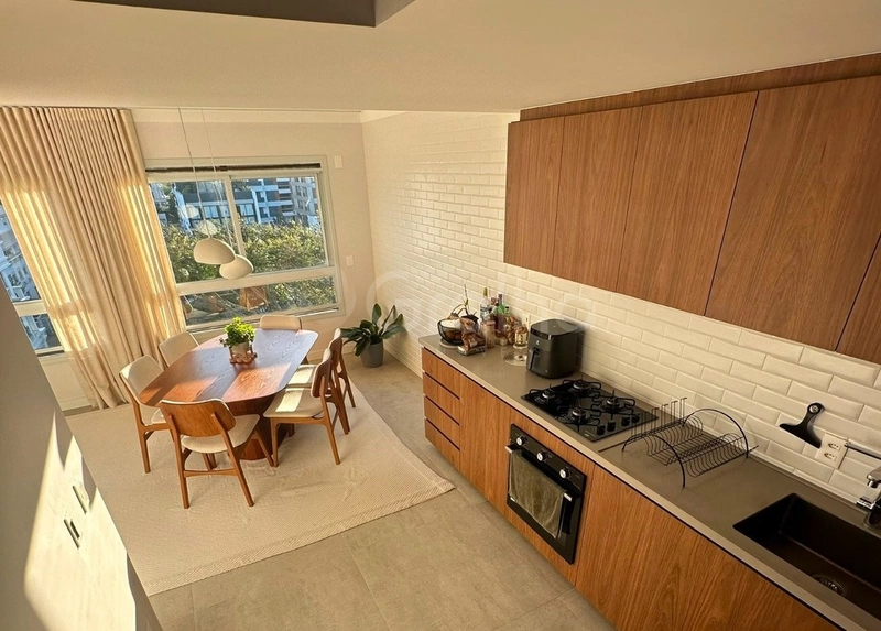 Cobertura duplex com 3 dormitórios, sendo 2 suítes, em Jurerê: 2ª foto da galeria de imagens do imóvel