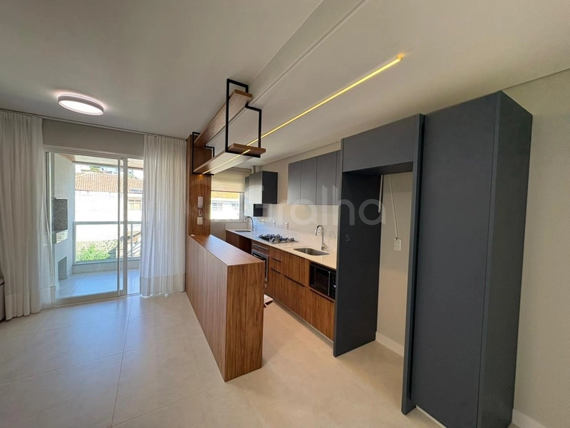 Apartamento com 2 dormitórios, sendo 1 suíte, na Agronômica: 1ª foto da galeria de imagens do imóvel