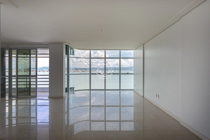 Apartamento com 4 suítes na Beira Mar Norte: 2ª foto da galeria de imagens do imóvel