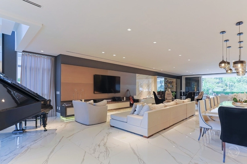 Casa alto padrão à venda em Jurerê Internacional: 2ª foto da galeria de imagens do imóvel