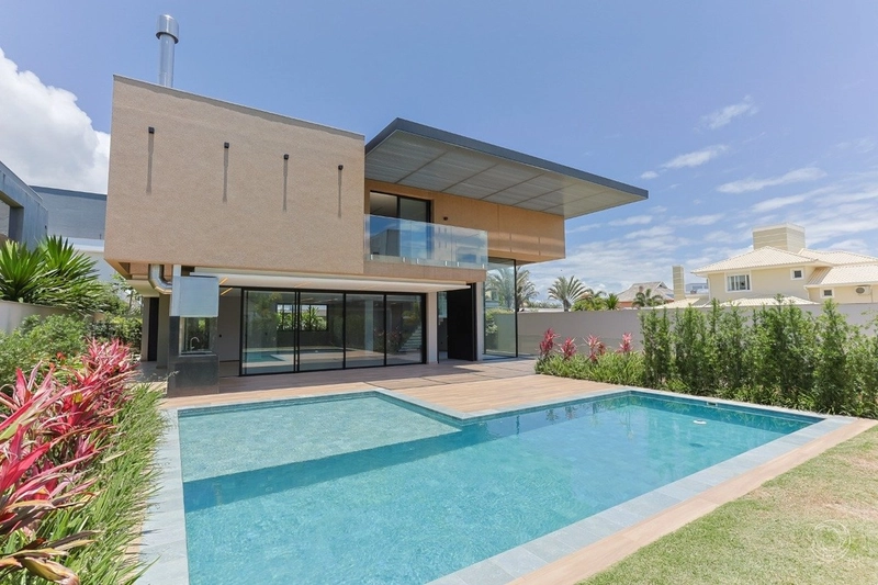 Casa alto padrão em Jurerê Internacional com 6 suítes: 1ª foto da galeria de imagens do imóvel