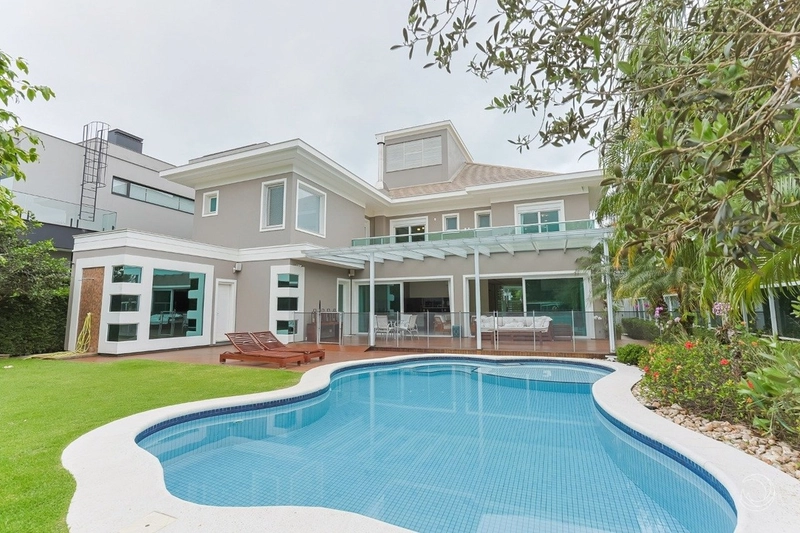 Casa alto padrão em Jurerê Internacional com 6 suítes: 1ª foto da galeria de imagens do imóvel