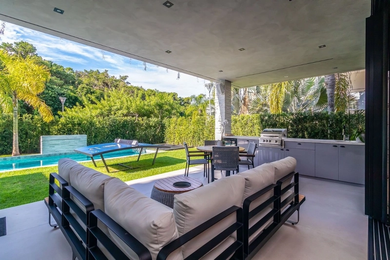 Casa alto padrão em Jurerê Internacional com 4 suítes: 2ª foto da galeria de imagens do imóvel