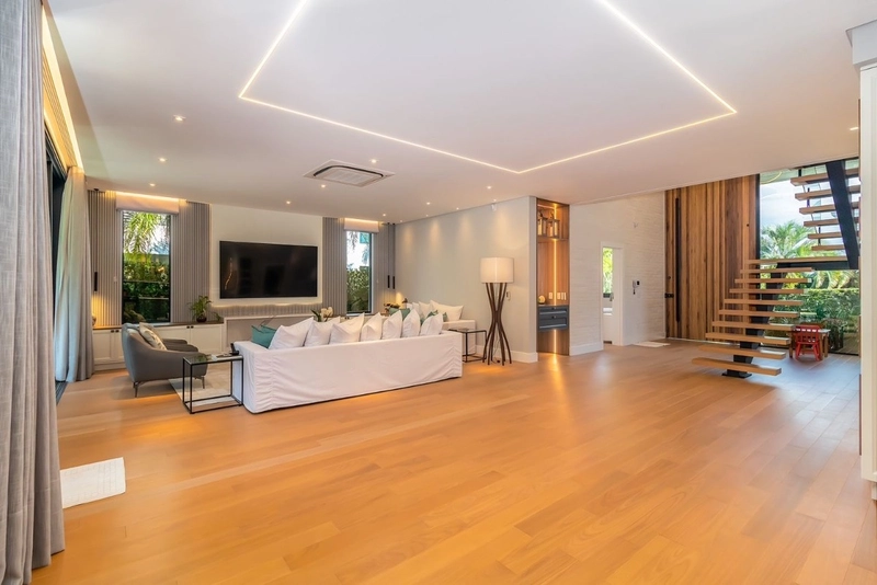 Casa alto padrão em Jurerê Internacional com 4 suítes: 6ª foto da galeria de imagens do imóvel