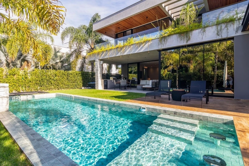 Casa alto padrão em Jurerê Internacional com 4 suítes: 1ª foto da galeria de imagens do imóvel