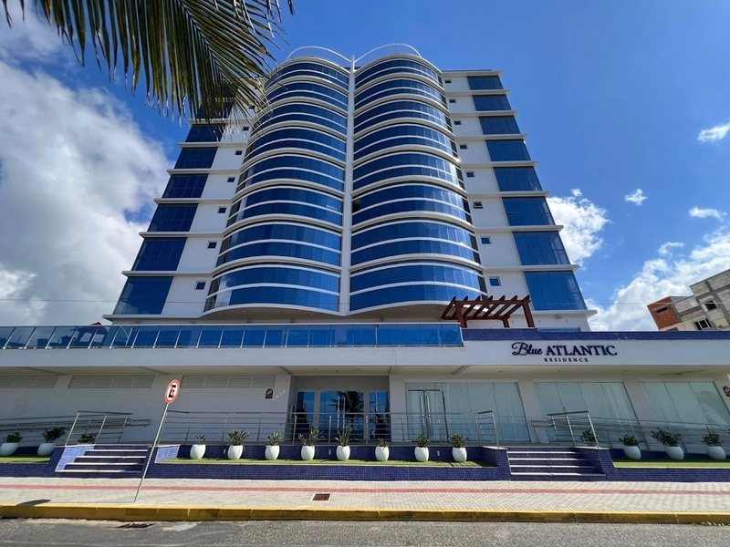 Apartamento Beira Mar, com 3 suites, 2 vagas de garagem, mobiliado.