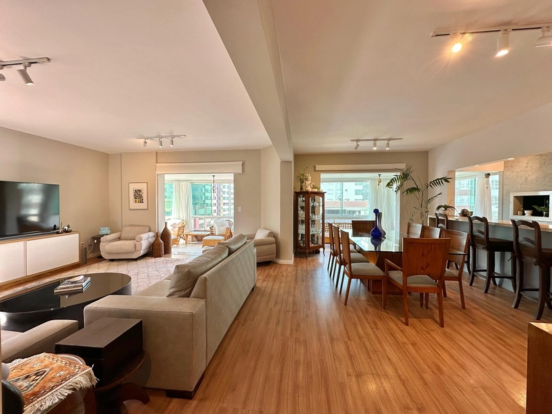 Apartamento de 4 dormitórios!