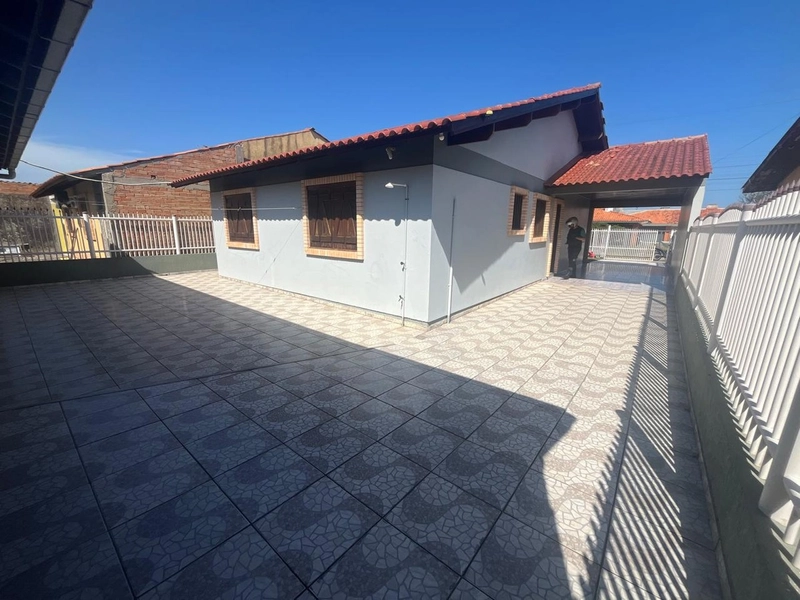 Casa com 4 dormitórios próxima ao mar!: 2ª foto da galeria de imagens do imóvel