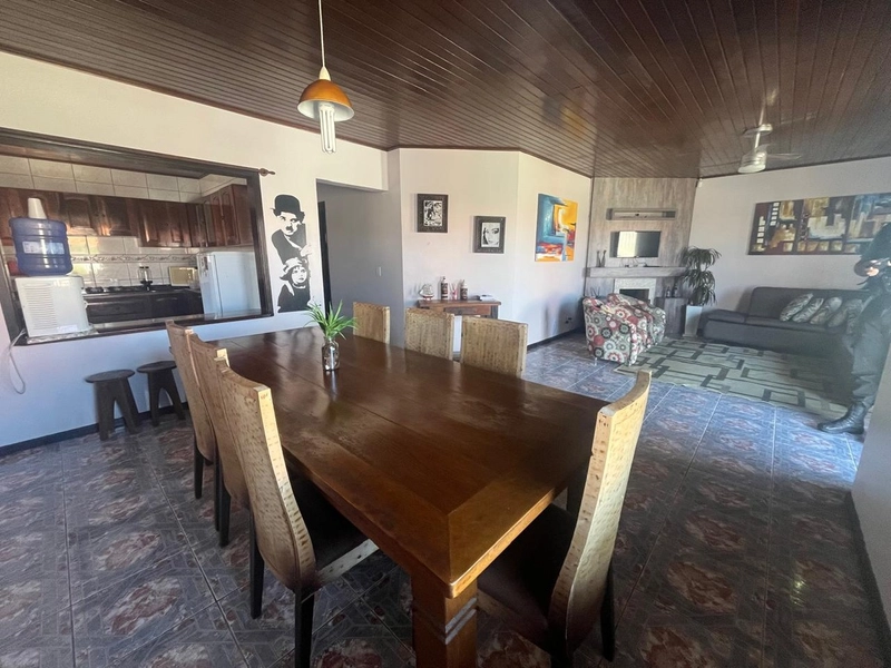 Casa com 4 dormitórios próxima ao mar!: 3ª foto da galeria de imagens do imóvel