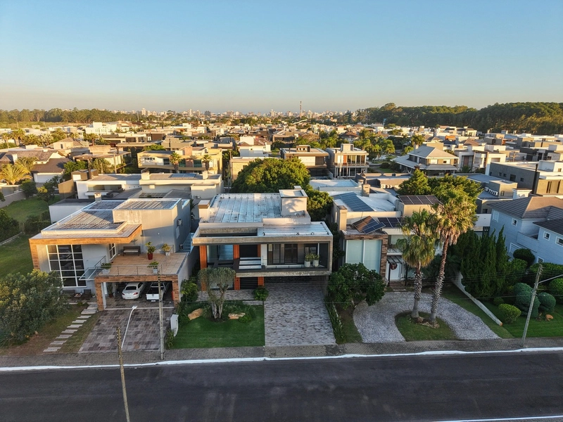 Casa em condomínio com 5 suítes!: 2ª foto da galeria de imagens do imóvel