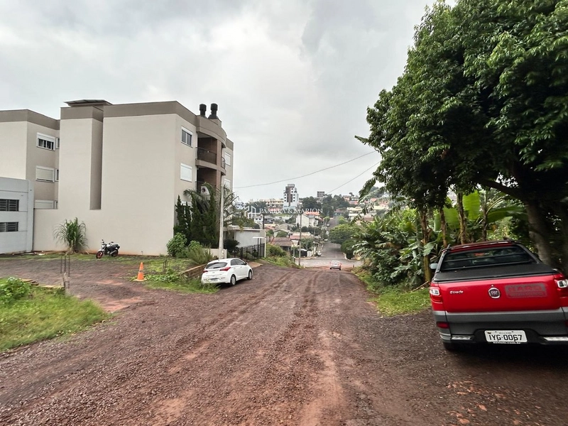 TERRENO: 2ª foto da galeria de imagens do imóvel