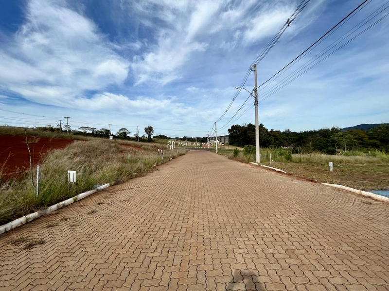 TERRENO: 2ª foto da galeria de imagens do imóvel
