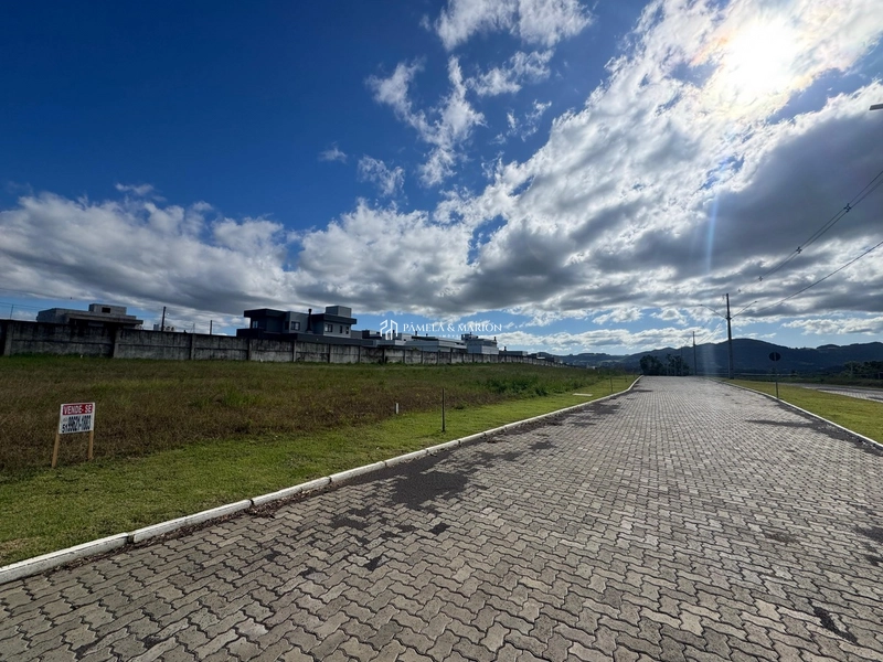 TERRENO: 3ª foto da galeria de imagens do imóvel