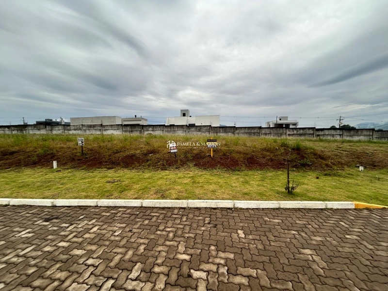 TERRENO: 1ª foto da galeria de imagens do imóvel
