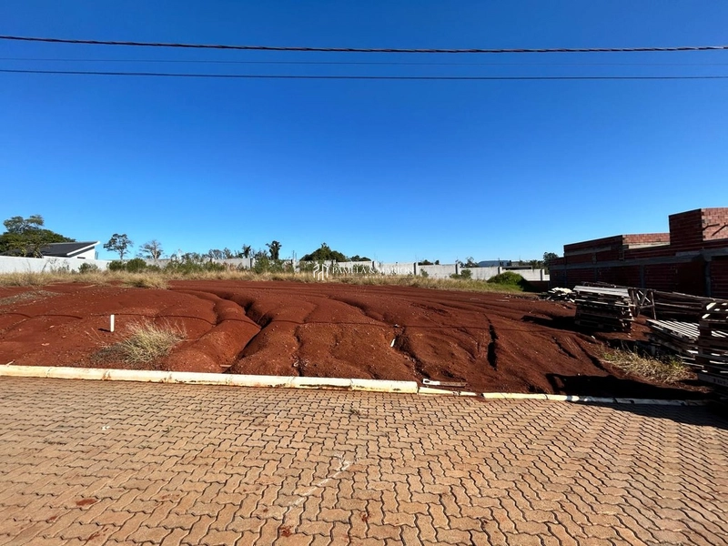 TERRENO: 1ª foto da galeria de imagens do imóvel