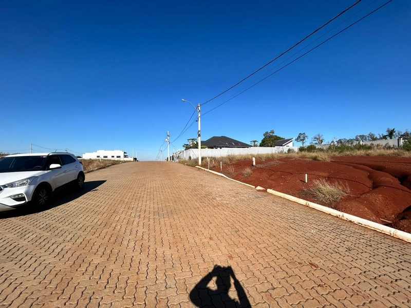 TERRENO: 3ª foto da galeria de imagens do imóvel