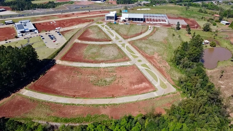 TERRENO: 3ª foto da galeria de imagens do imóvel