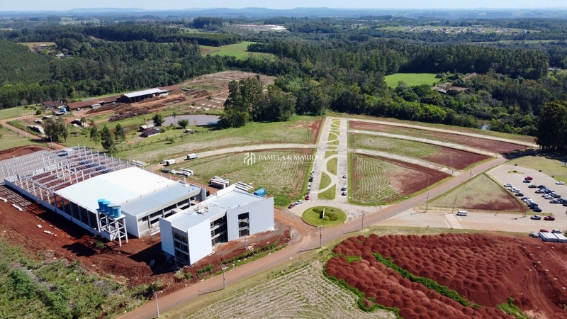TERRENO: 2ª foto da galeria de imagens do imóvel