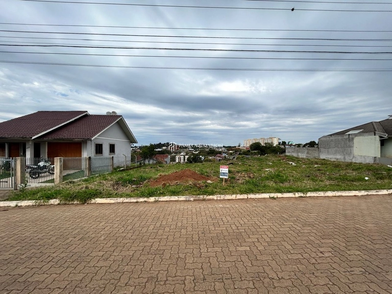 TERRENO: 1ª foto da galeria de imagens do imóvel