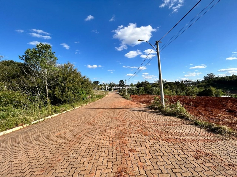 TERRENO: 3ª foto da galeria de imagens do imóvel