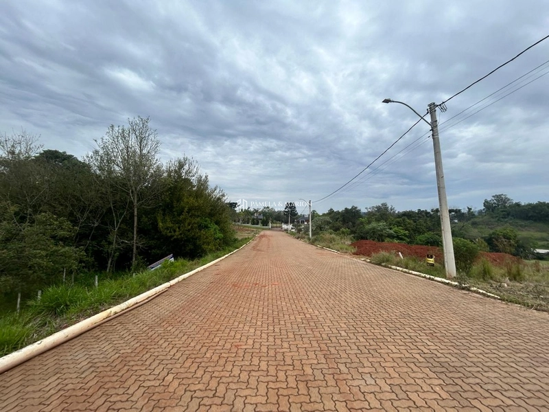 TERRENO: 3ª foto da galeria de imagens do imóvel