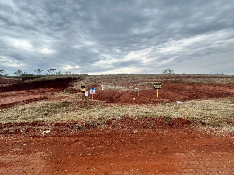 TERRENO: 1ª foto da galeria de imagens do imóvel