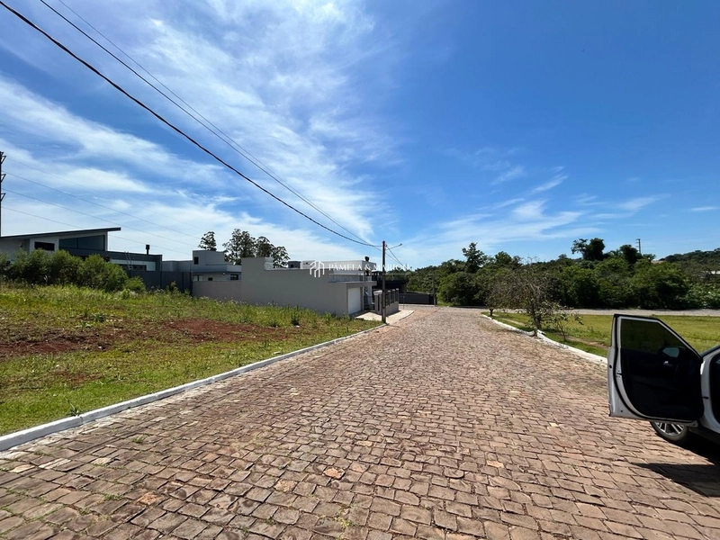 TERRENO: 2ª foto da galeria de imagens do imóvel