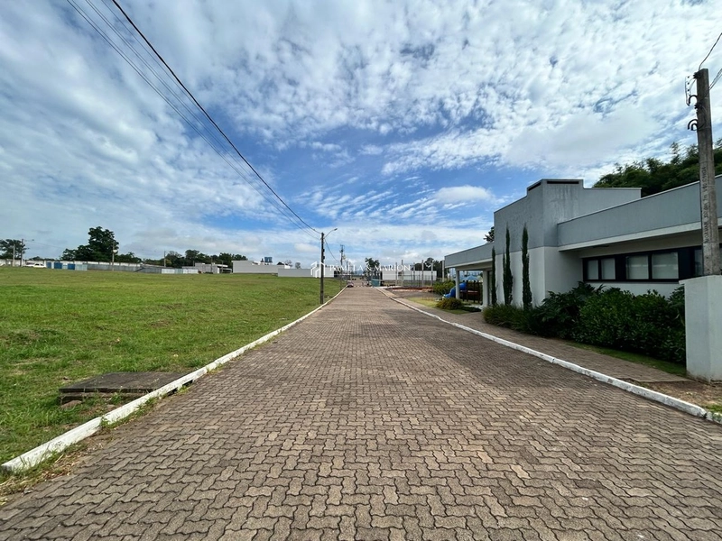 TERRENO: 3ª foto da galeria de imagens do imóvel