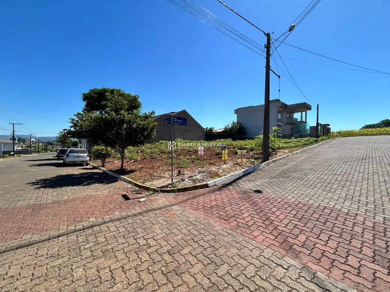 TERRENO: 1ª foto da galeria de imagens do imóvel