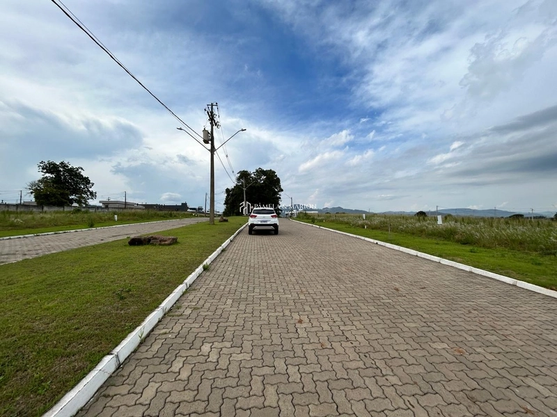 TERRENO: 3ª foto da galeria de imagens do imóvel