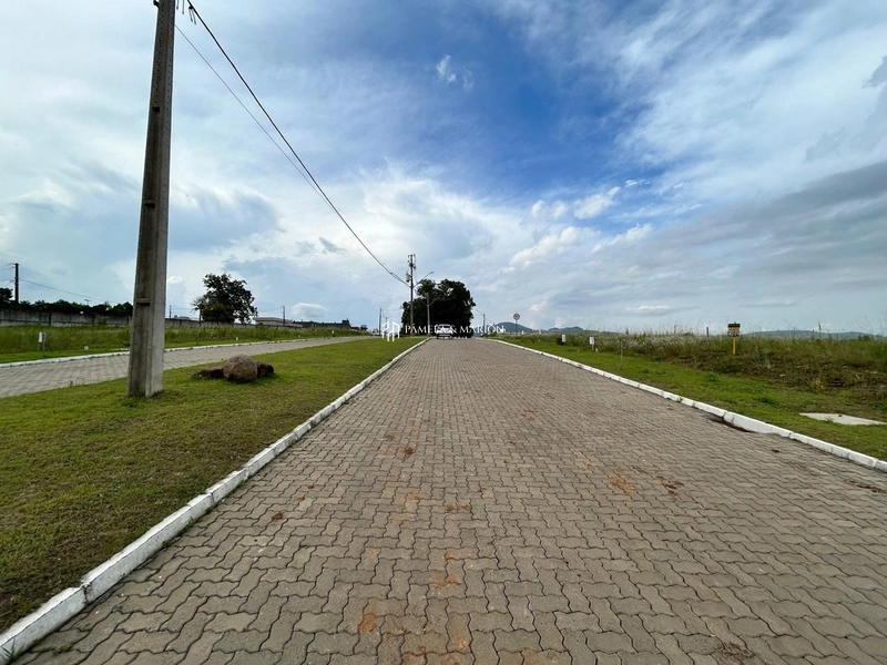 TERENO DE ESQUINA: 2ª foto da galeria de imagens do imóvel