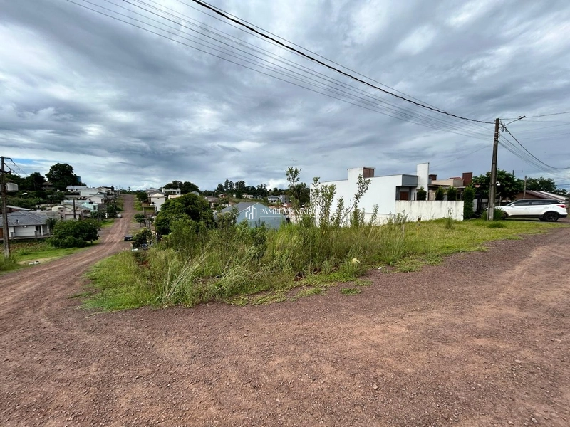 TERRENO DE ESQUINA: 1ª foto da galeria de imagens do imóvel