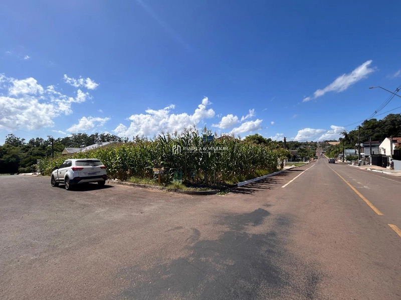 TERRENO DE ESQUINA: 1ª foto da galeria de imagens do imóvel