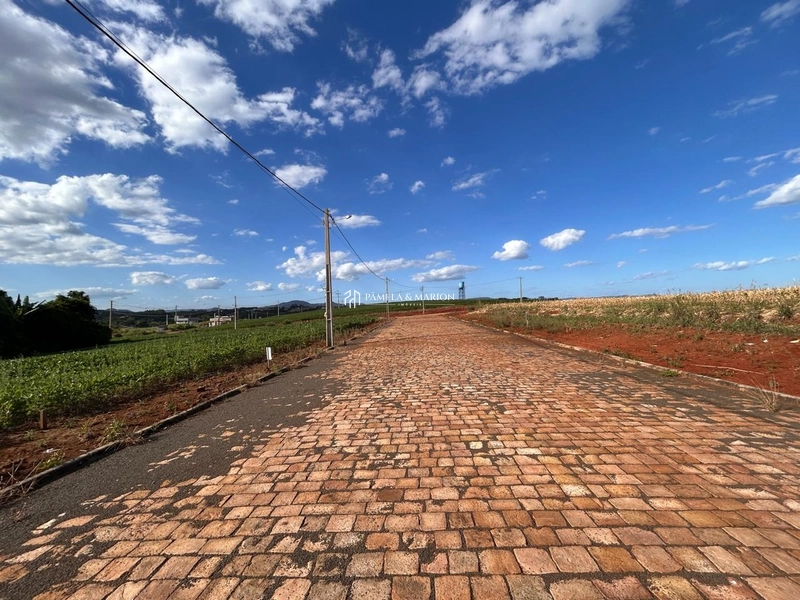 TERRENO: 2ª foto da galeria de imagens do imóvel