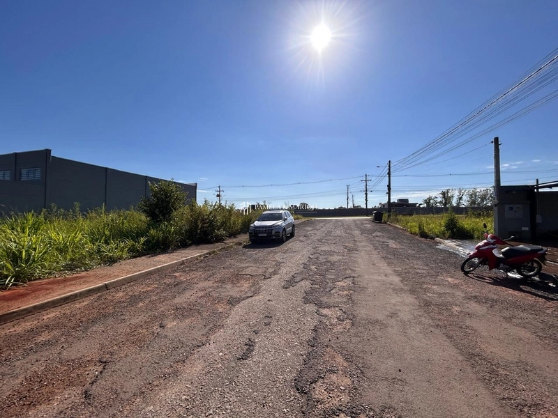 TERRENO: 2ª foto da galeria de imagens do imóvel