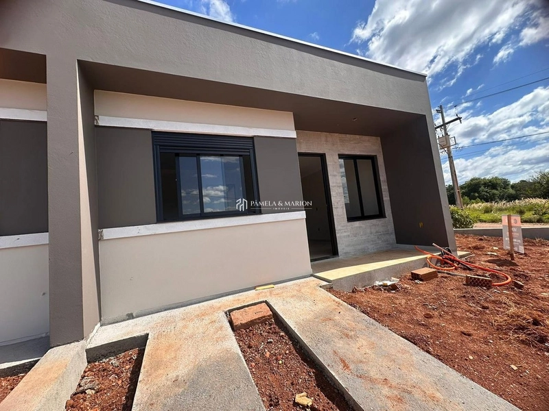 CASA GEMINADA DE ESQUINA: 1ª foto da galeria de imagens do imóvel