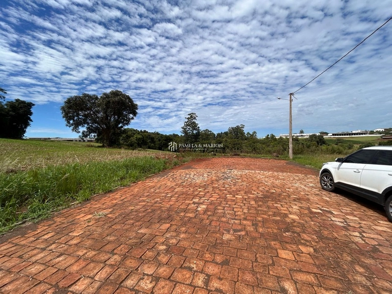 TERRENO: 2ª foto da galeria de imagens do imóvel