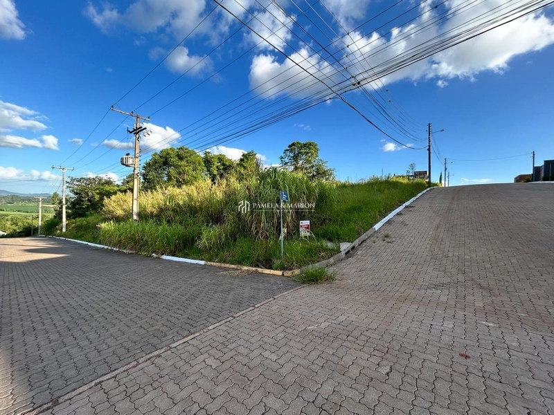 TERRENO DE ESQUINA: 1ª foto da galeria de imagens do imóvel