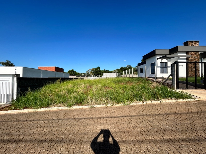 TERRENO: 1ª foto da galeria de imagens do imóvel