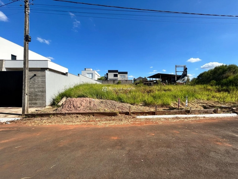 TERRENO: 1ª foto da galeria de imagens do imóvel