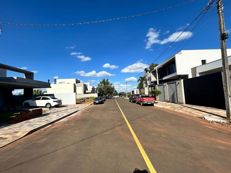 TERRENO: 2ª foto da galeria de imagens do imóvel