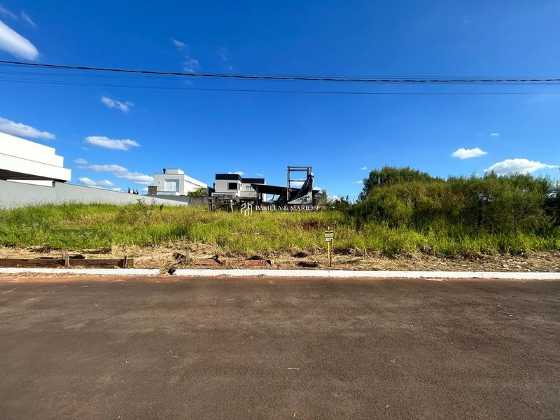 TERRENO: 1ª foto da galeria de imagens do imóvel