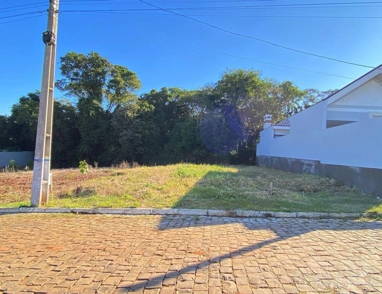 TERRENO: 1ª foto da galeria de imagens do imóvel